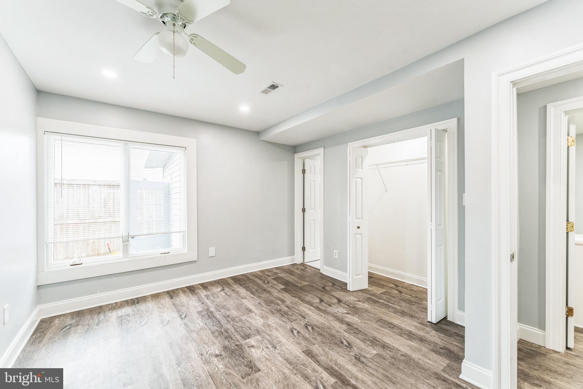 WOODLAND BEACH - Residential Lease