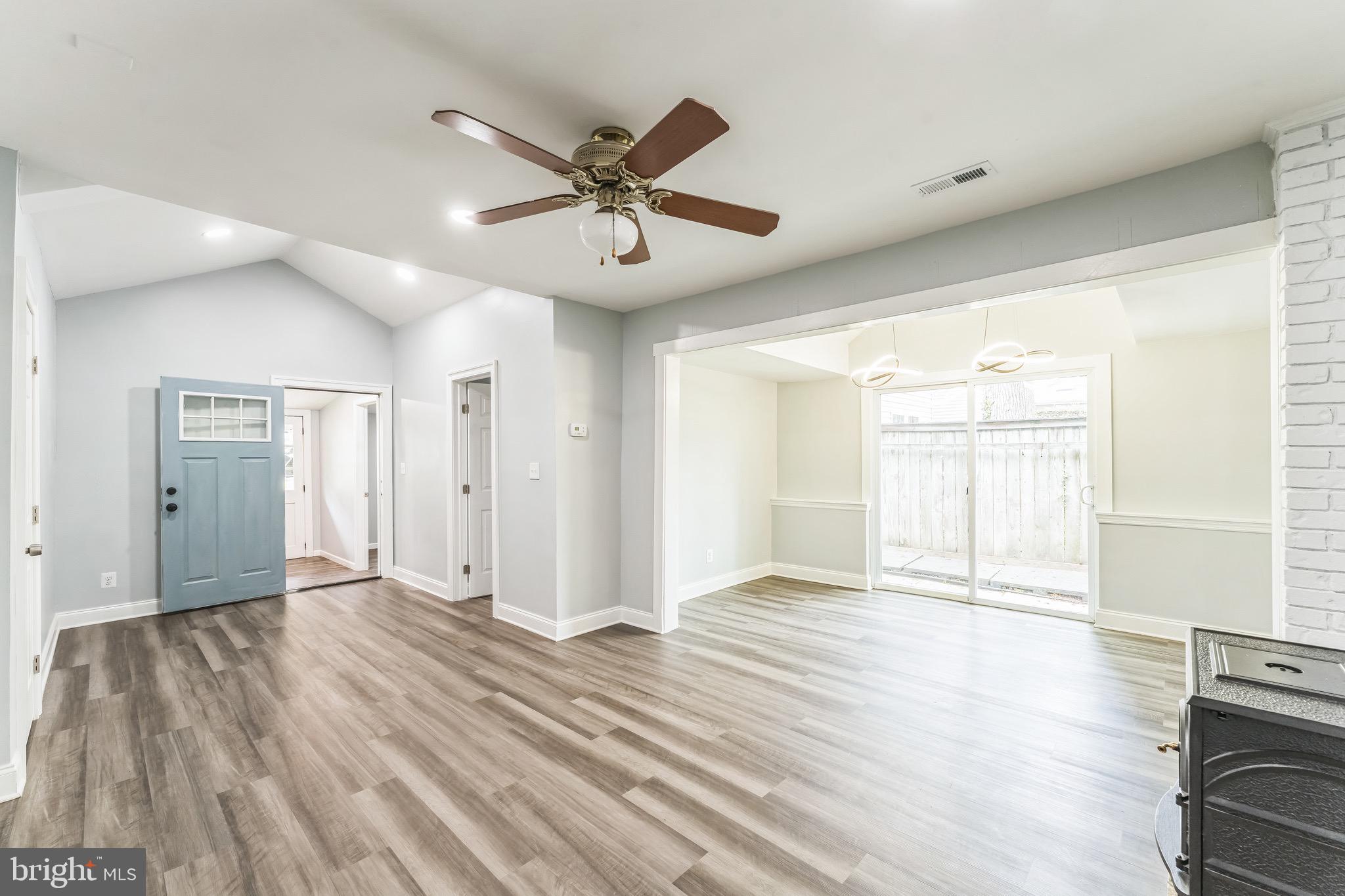 WOODLAND BEACH - Residential Lease