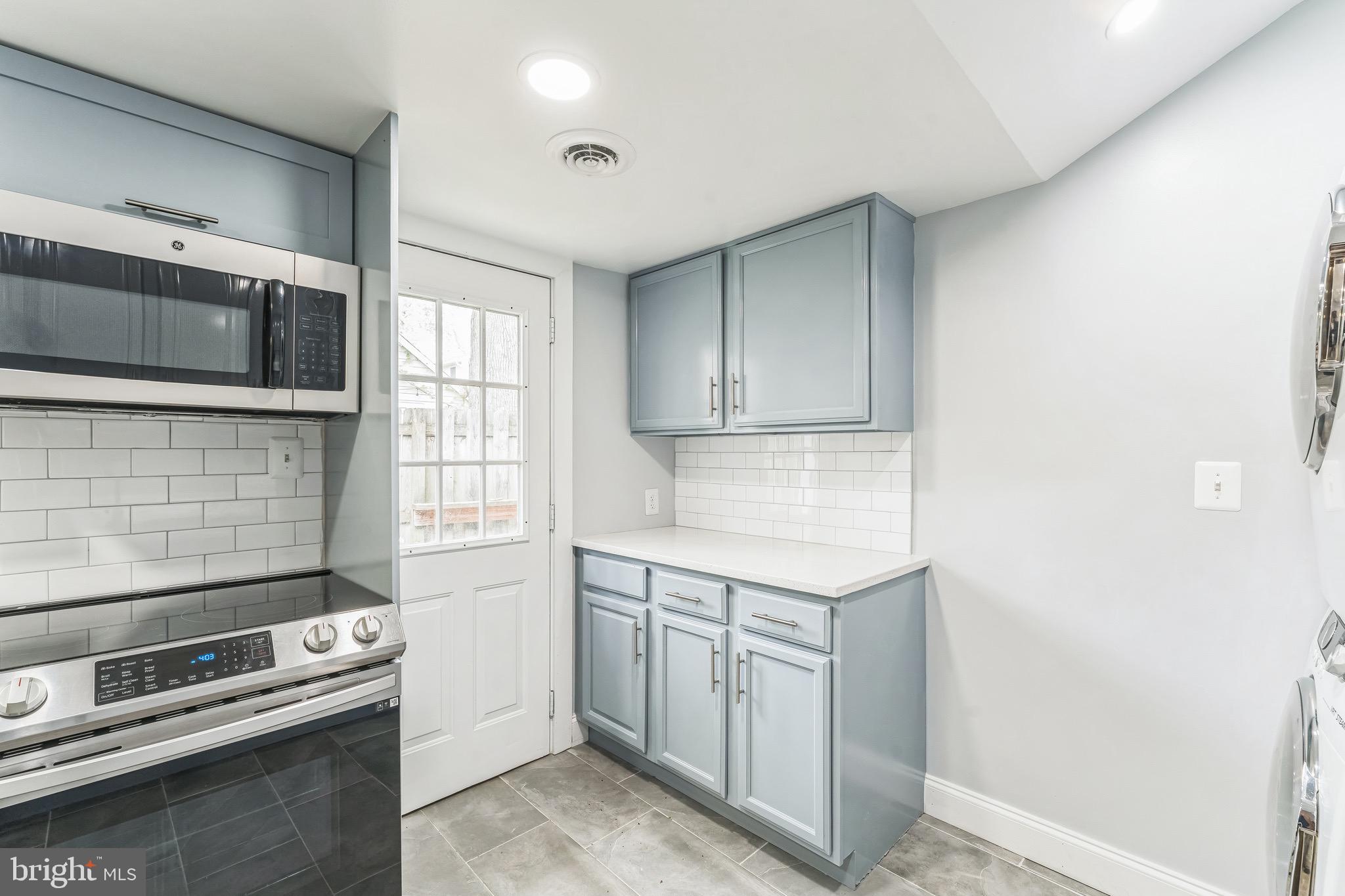 WOODLAND BEACH - Residential Lease