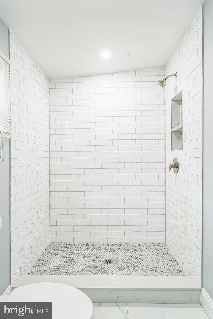 WOODLAND BEACH - Residential Lease