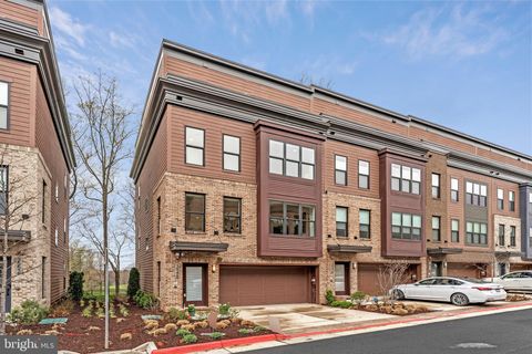 Photo of 3548 Sutton Heights Circle, FAIRFAX, VA 22031 (MLS # VAFC2007998)