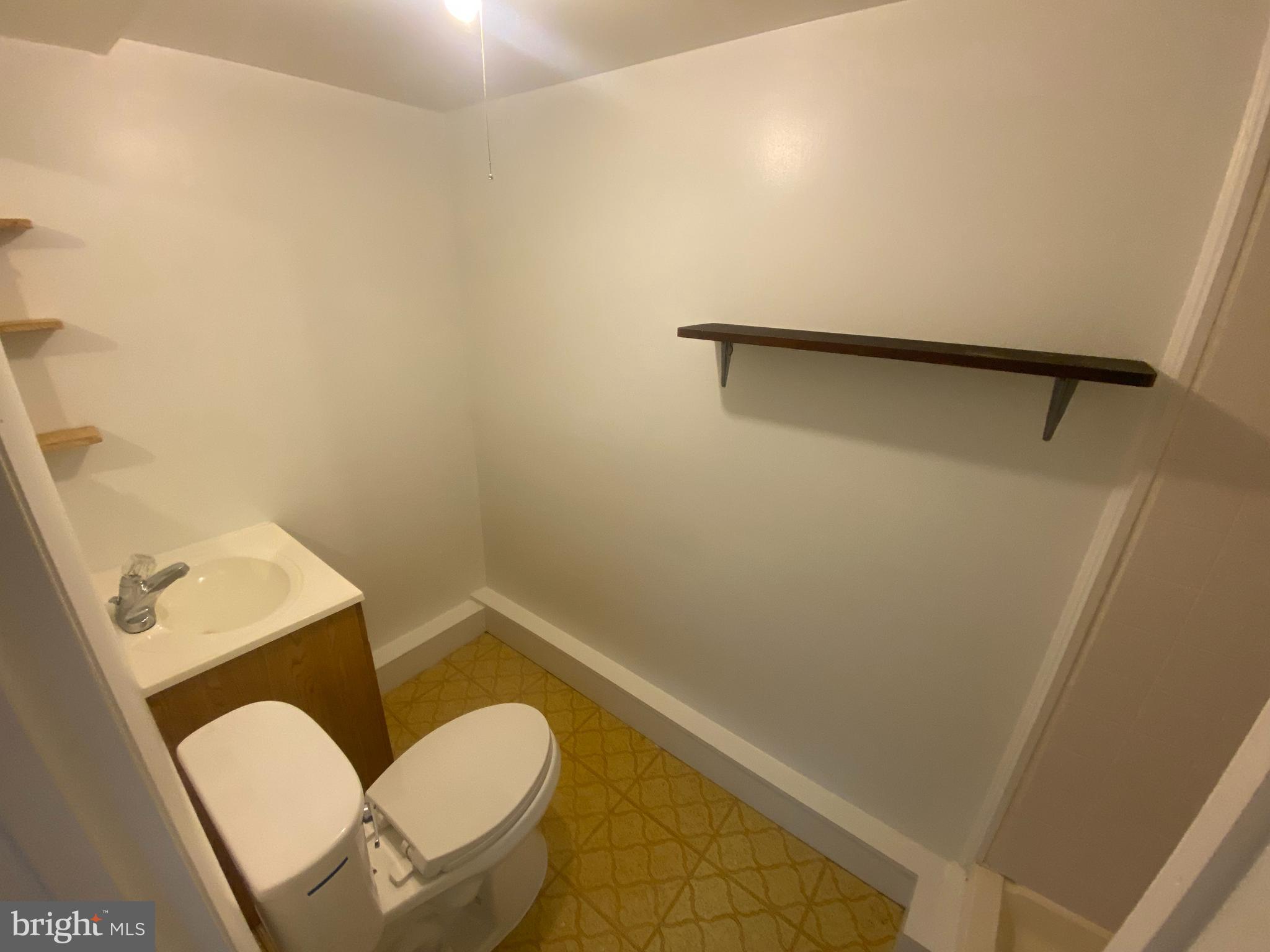 KEMP MILL ESTATES - Residential Lease