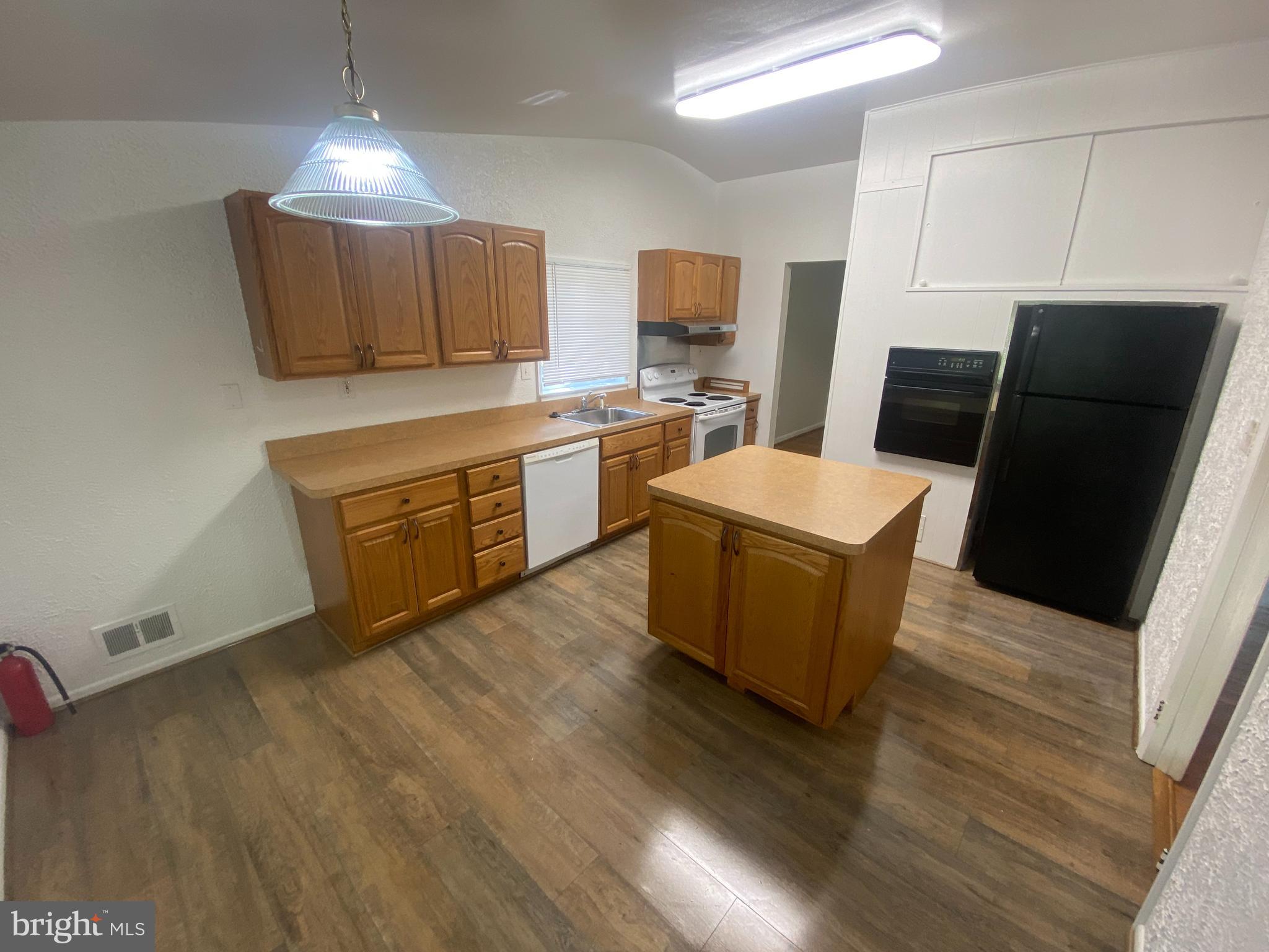 KEMP MILL ESTATES - Residential Lease