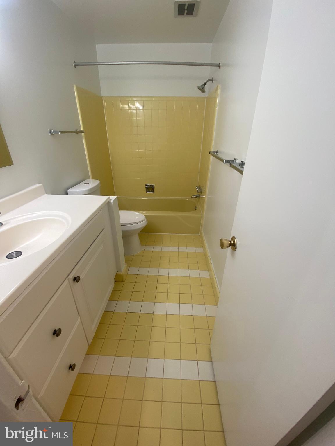 KEMP MILL ESTATES - Residential Lease