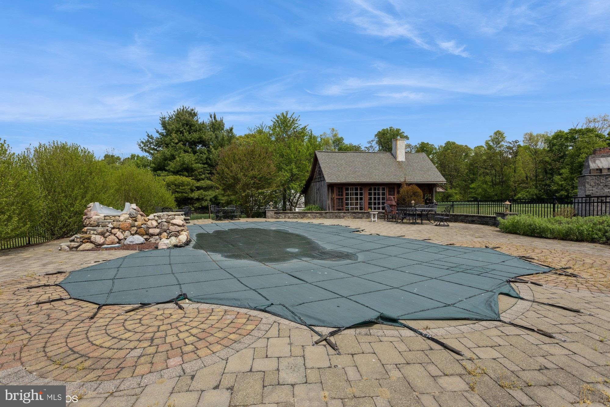 LINDEN MANOR - Residential