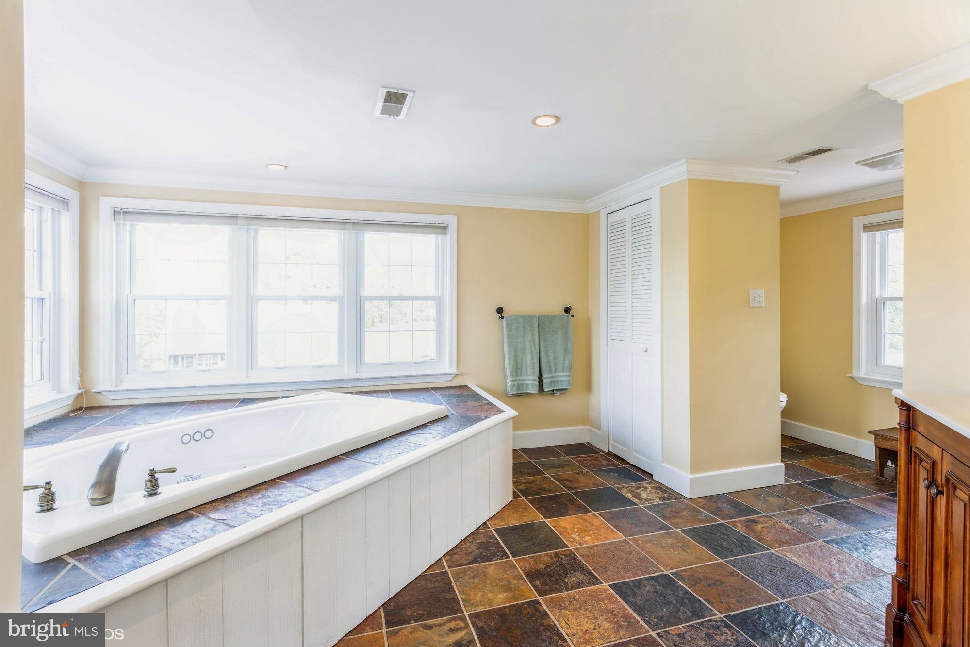 LINDEN MANOR - Residential