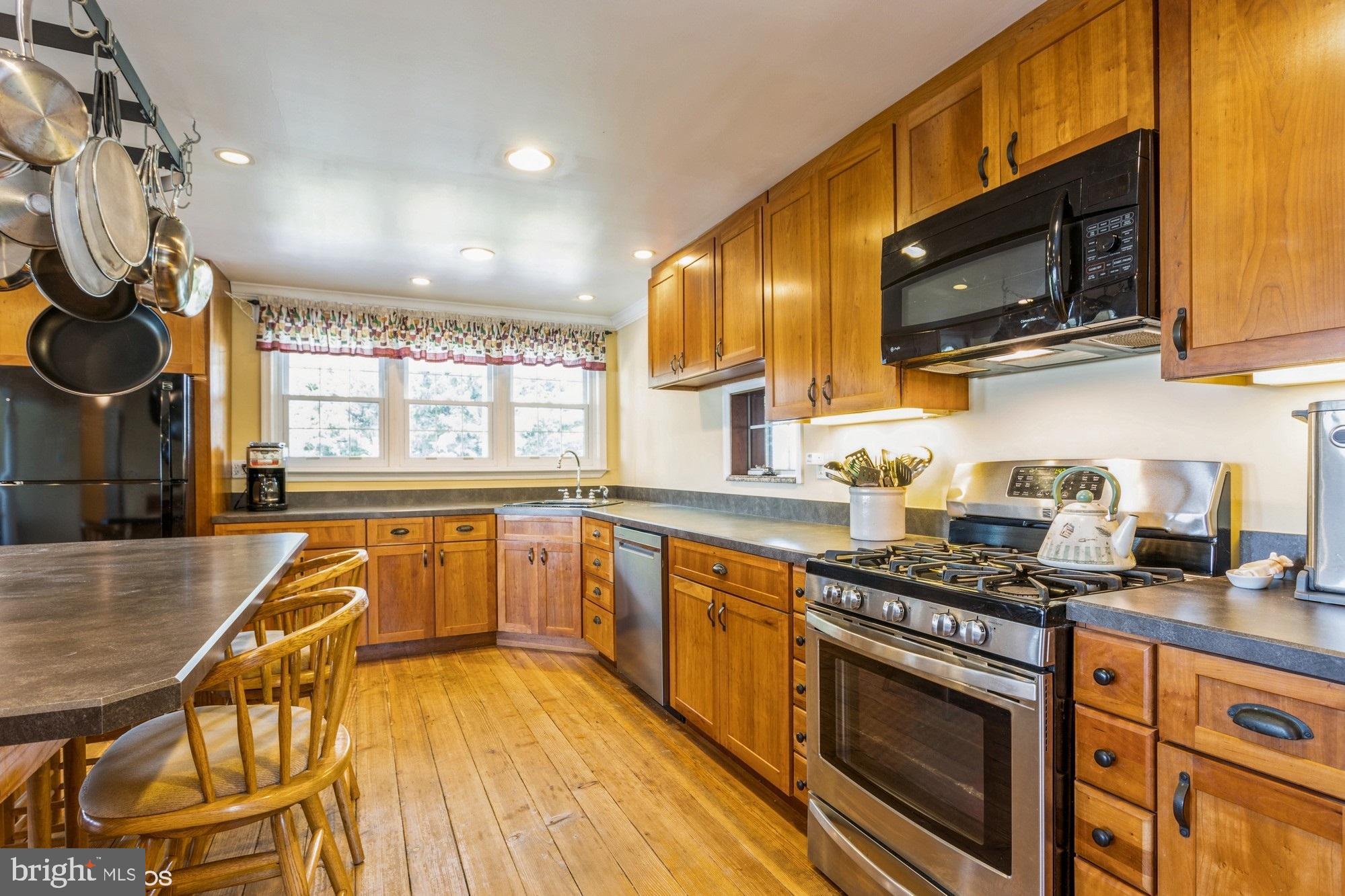 LINDEN MANOR - Residential