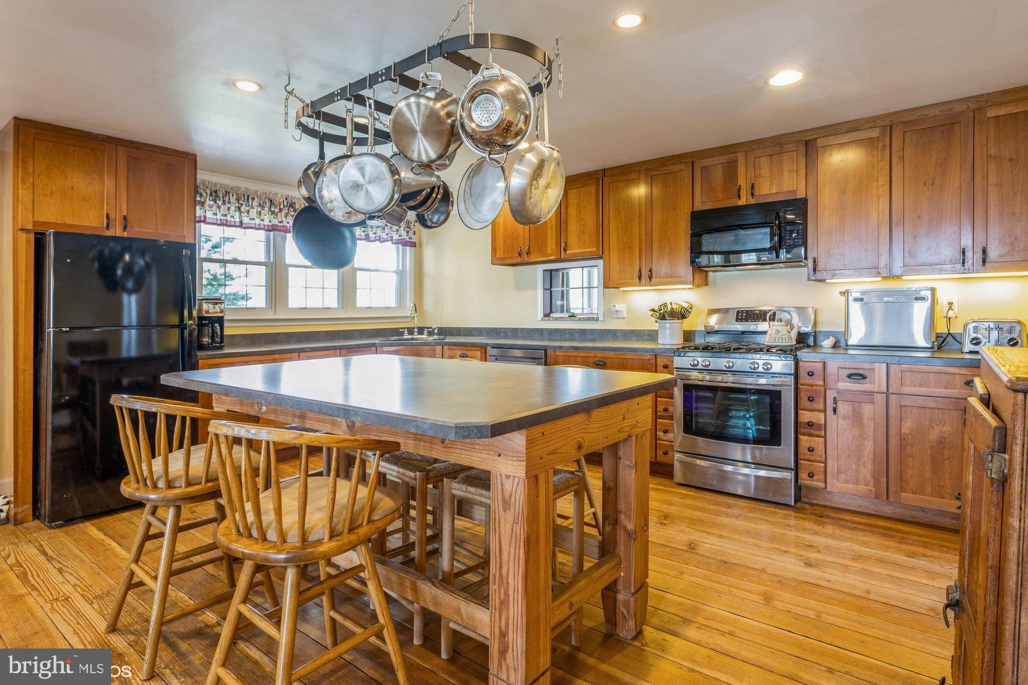 LINDEN MANOR - Residential