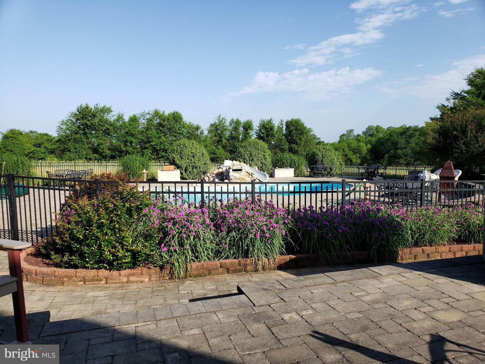 LINDEN MANOR - Residential