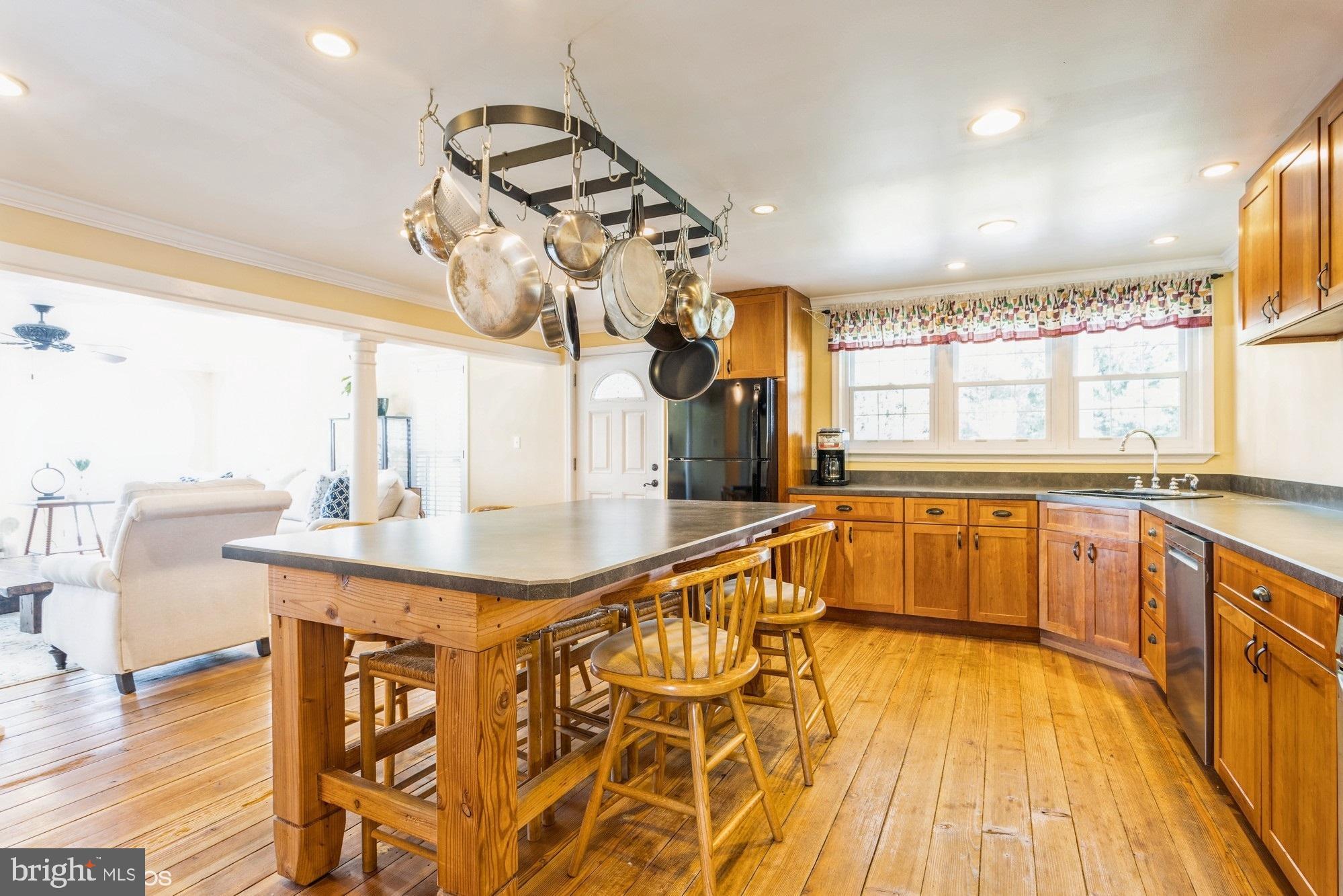 LINDEN MANOR - Residential