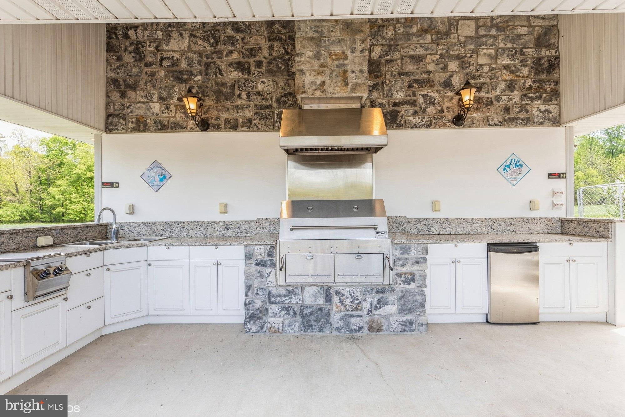 LINDEN MANOR - Residential