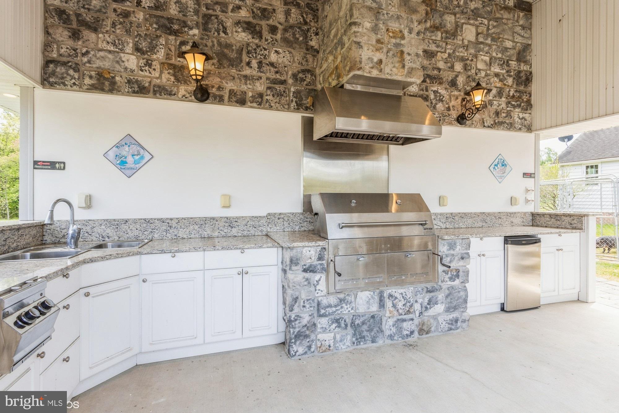 LINDEN MANOR - Residential