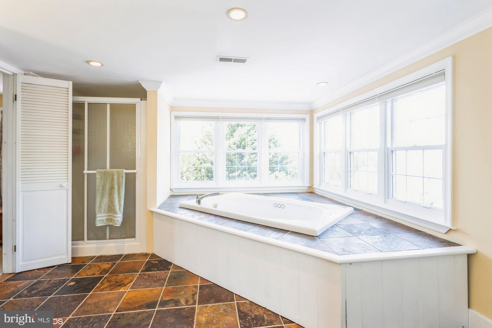 LINDEN MANOR - Residential