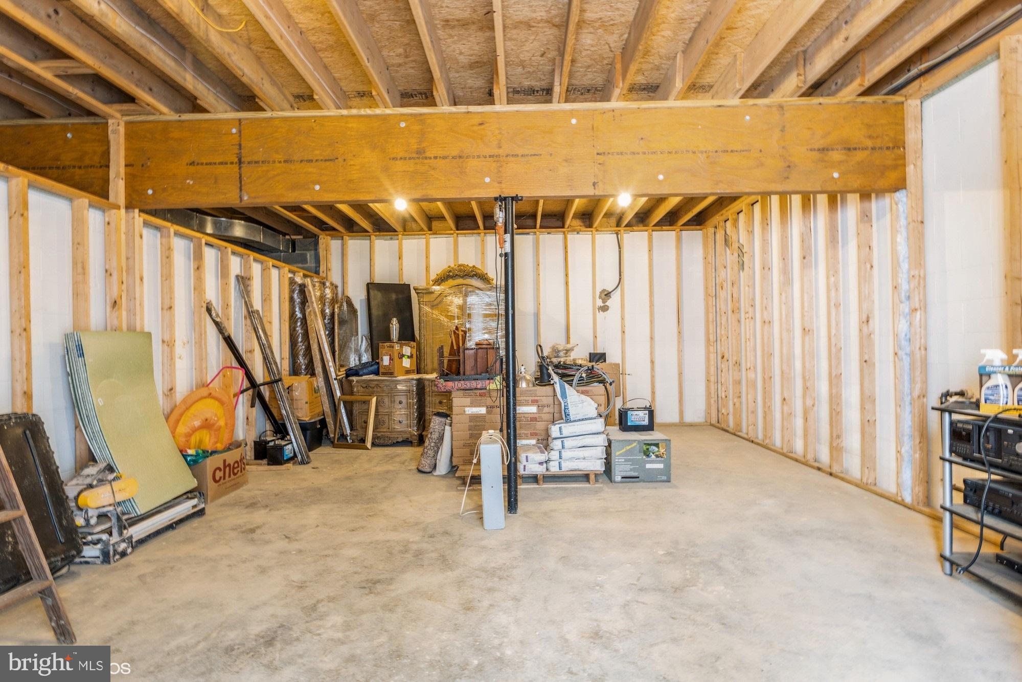 LINDEN MANOR - Residential