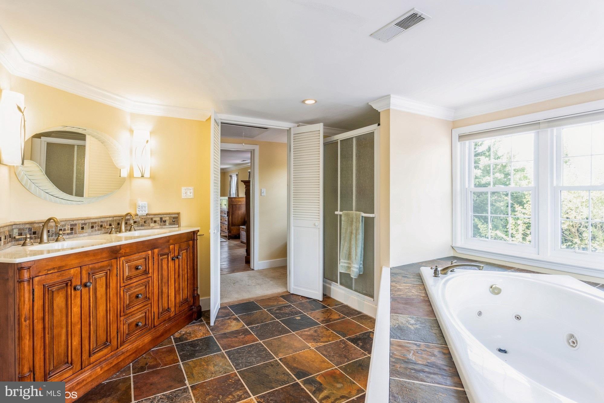 LINDEN MANOR - Residential