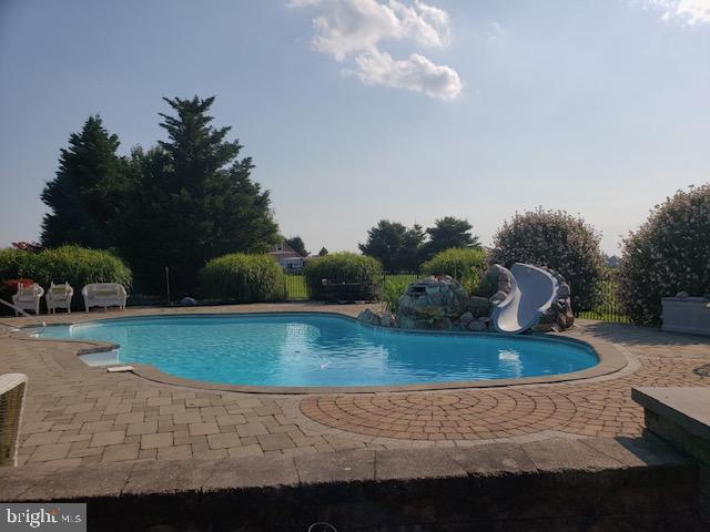 LINDEN MANOR - Residential