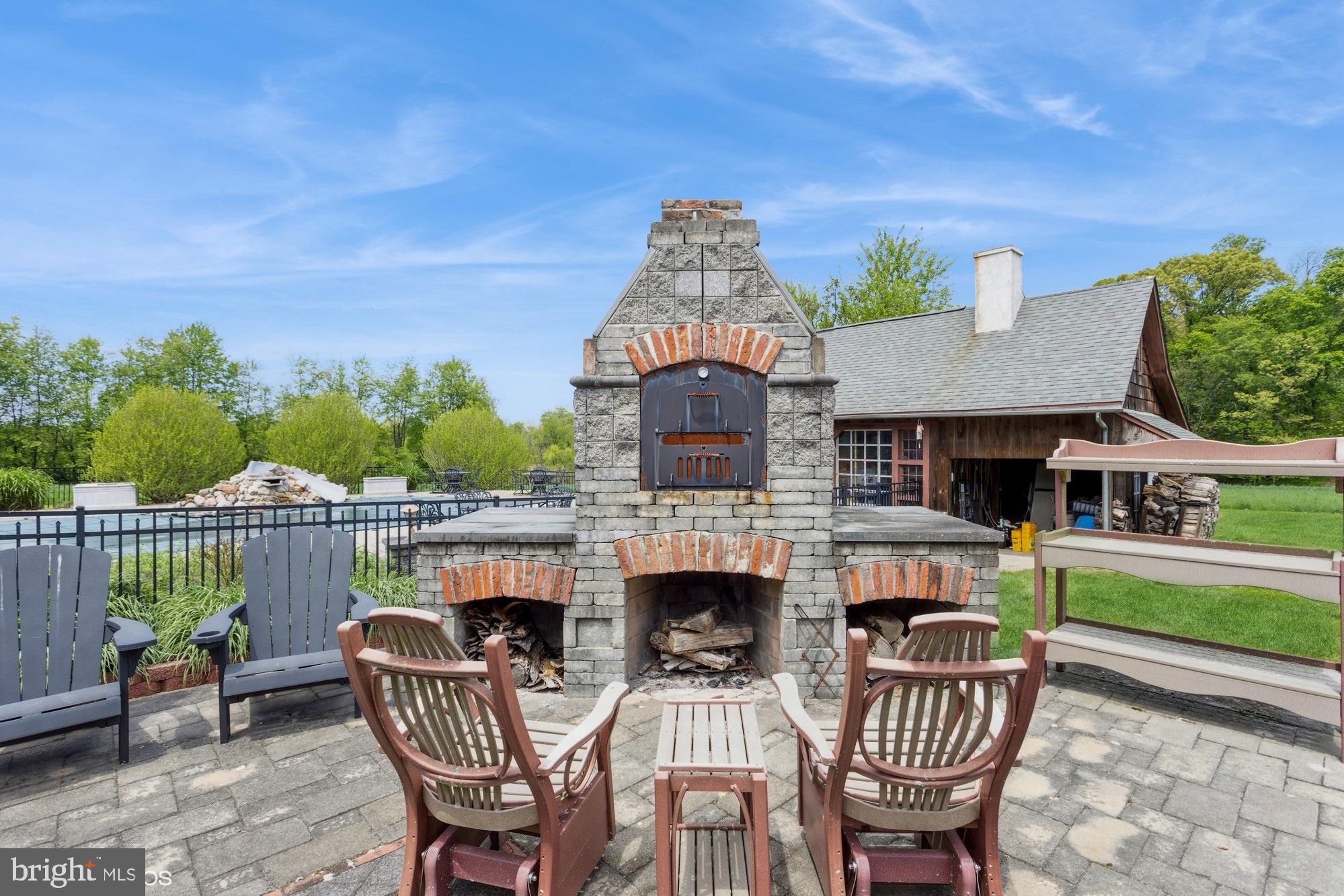 LINDEN MANOR - Residential