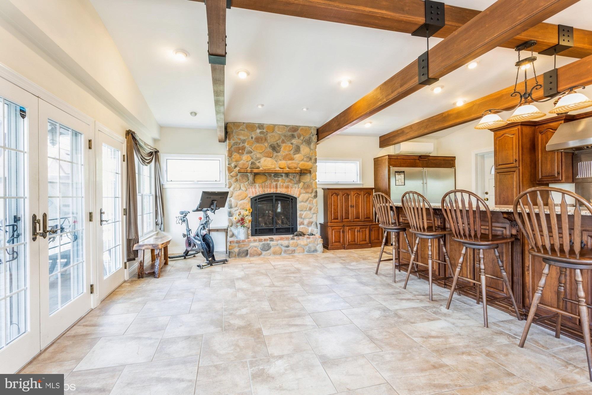 LINDEN MANOR - Residential