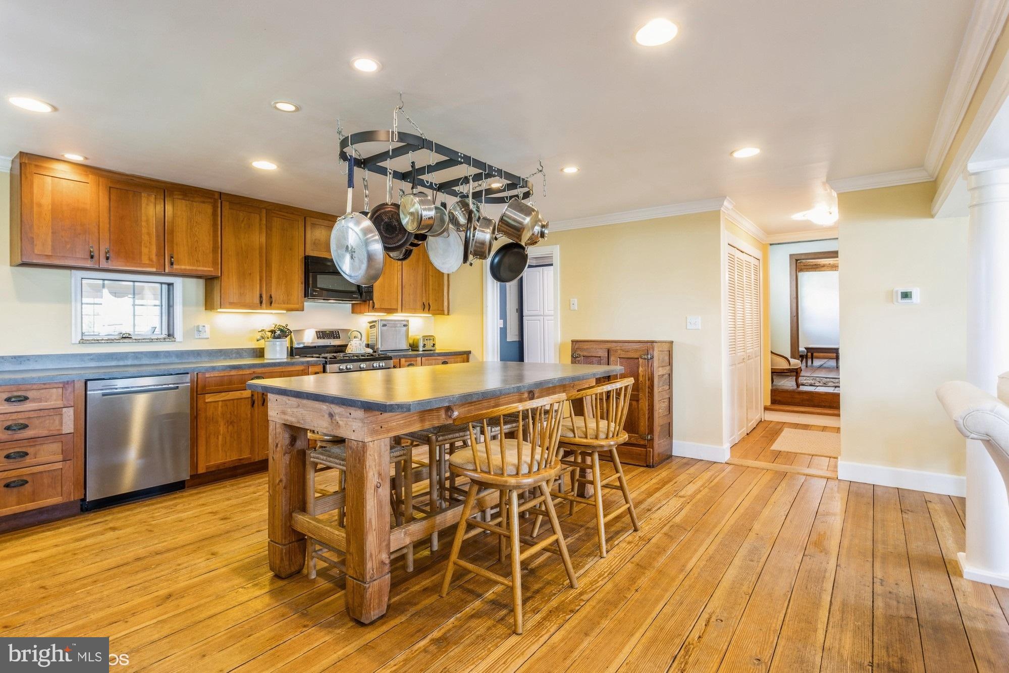 LINDEN MANOR - Residential