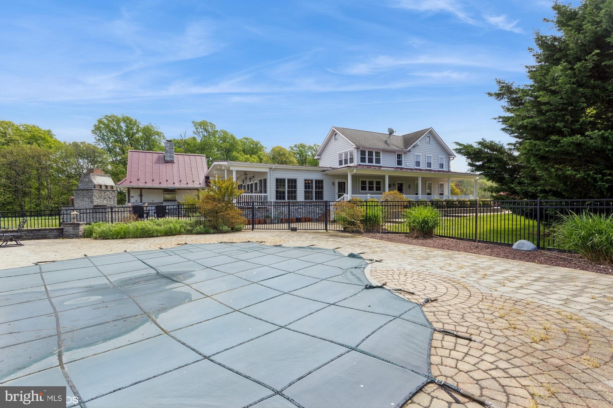 LINDEN MANOR - Residential