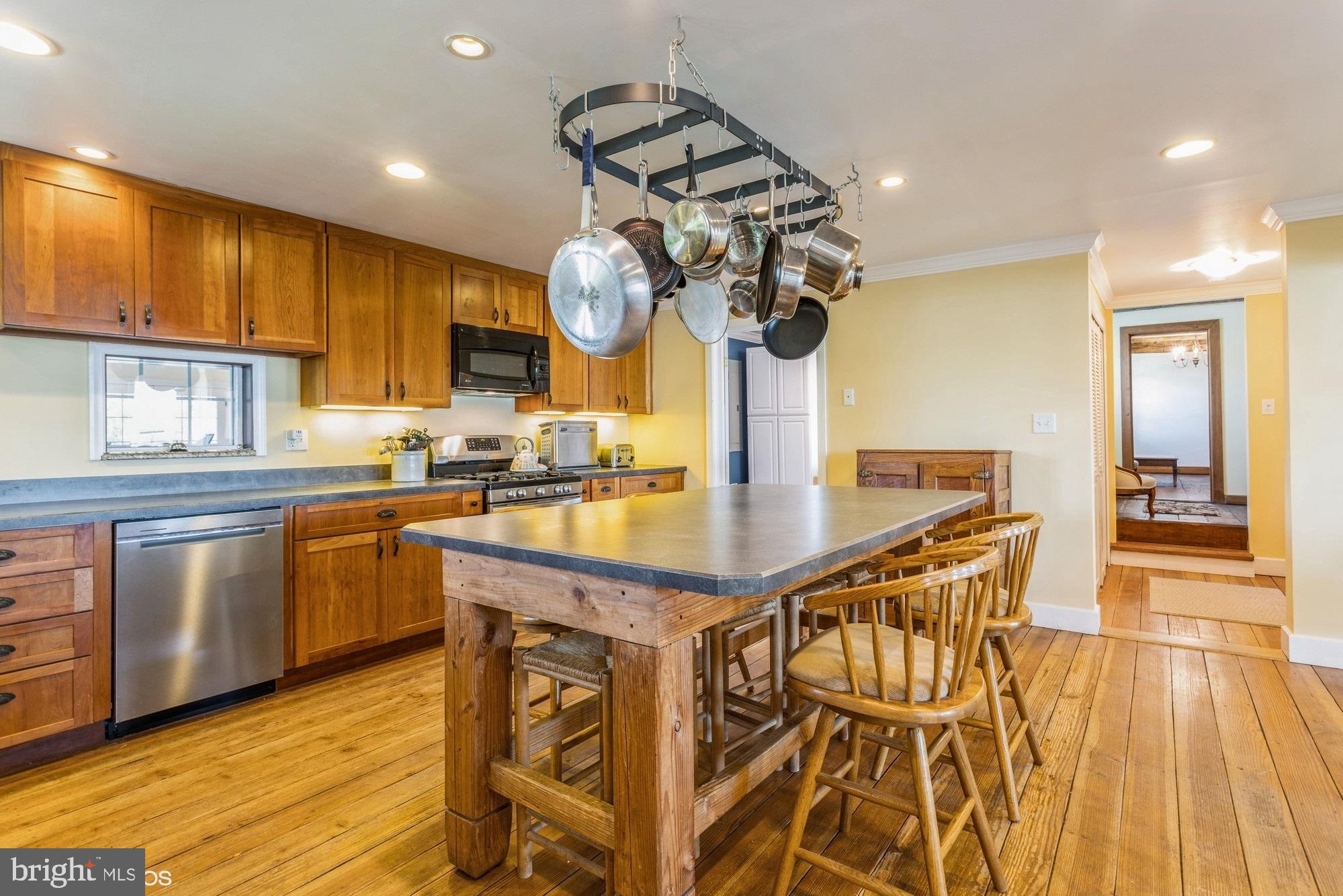 LINDEN MANOR - Residential