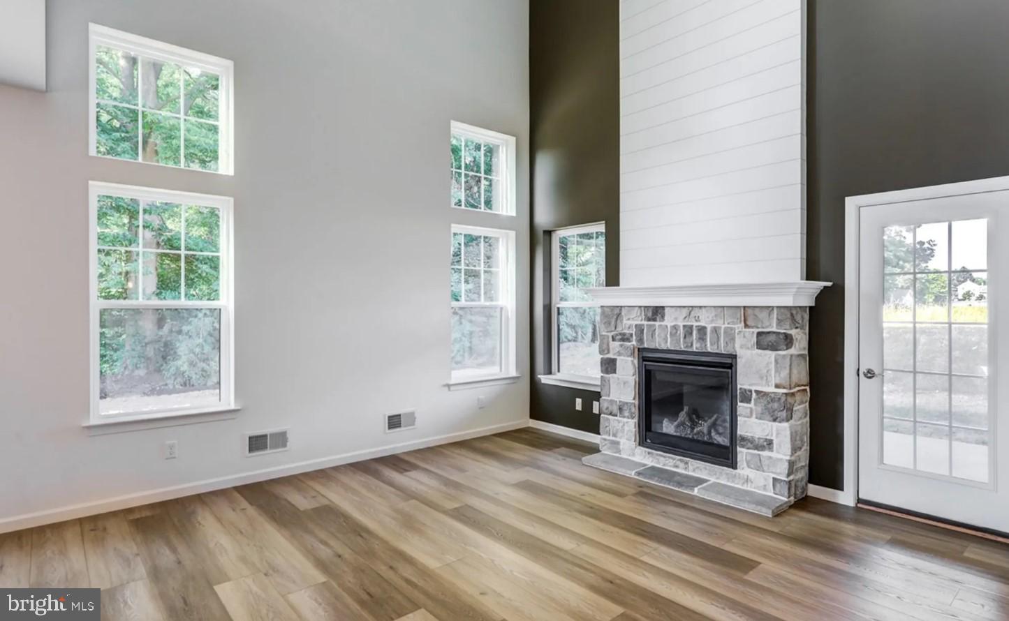 934 NORTH LINCOLN STREET 008-04