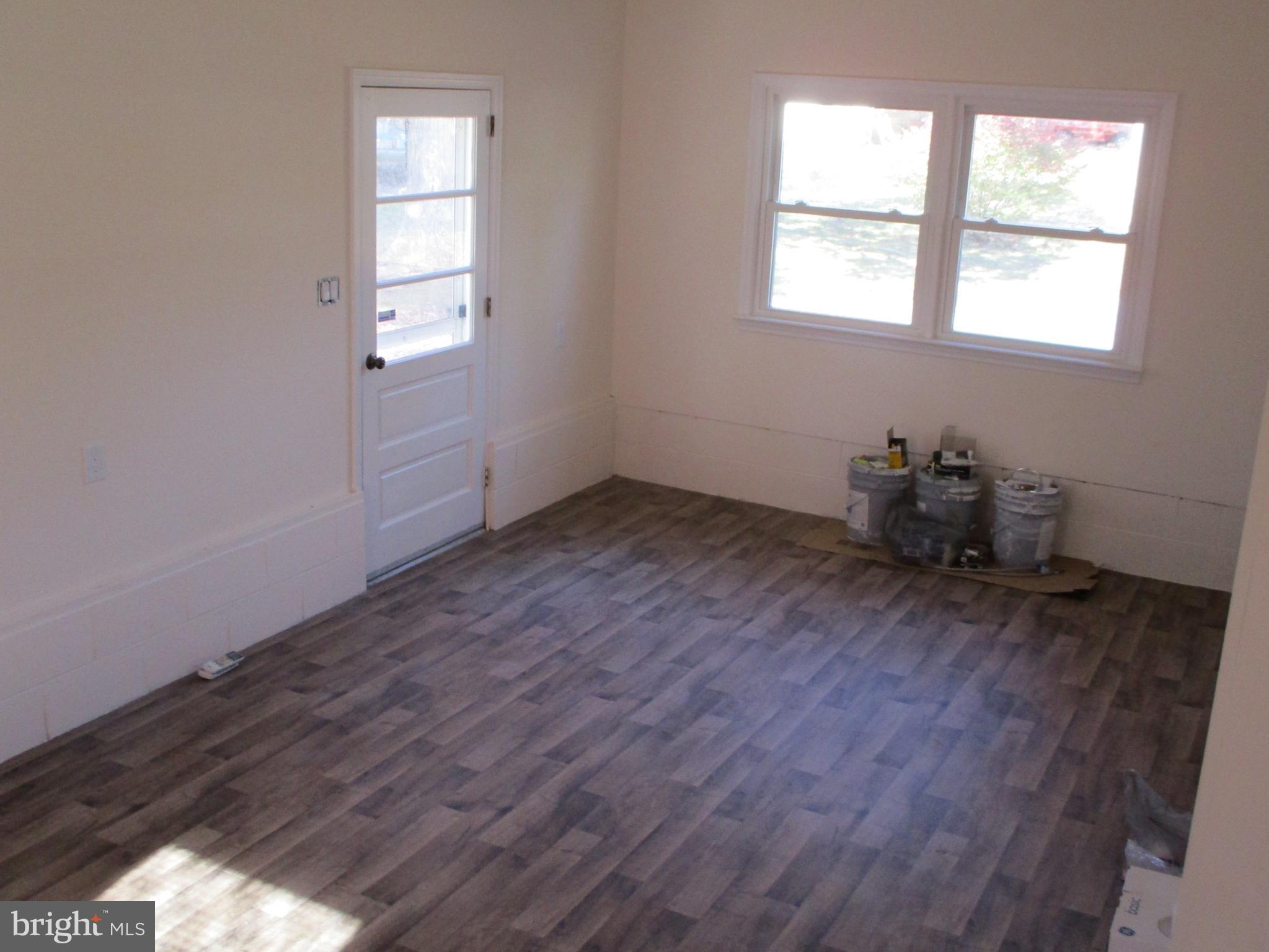 BAREFOOT ACRES - Residential Lease