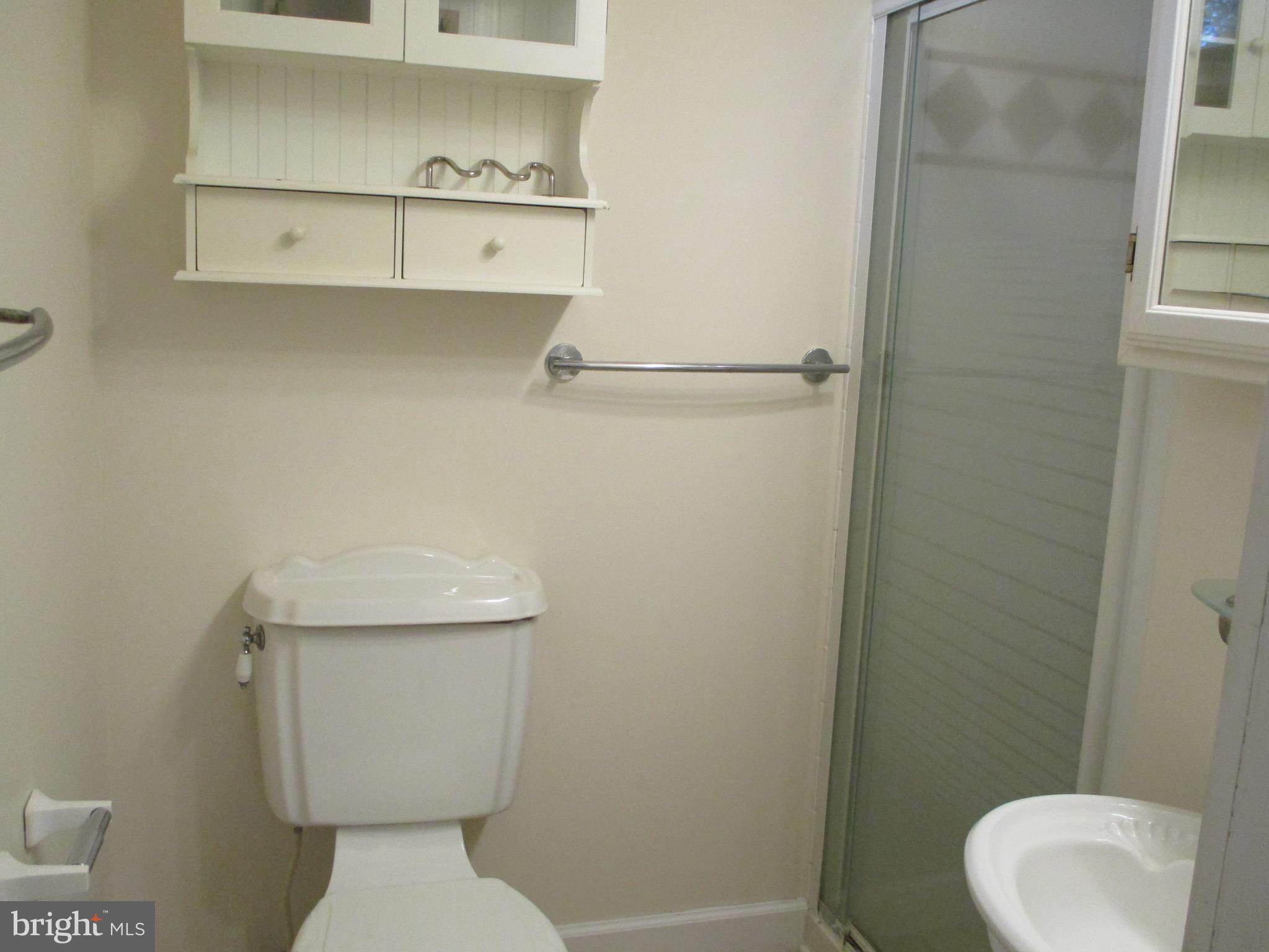 BAREFOOT ACRES - Residential Lease