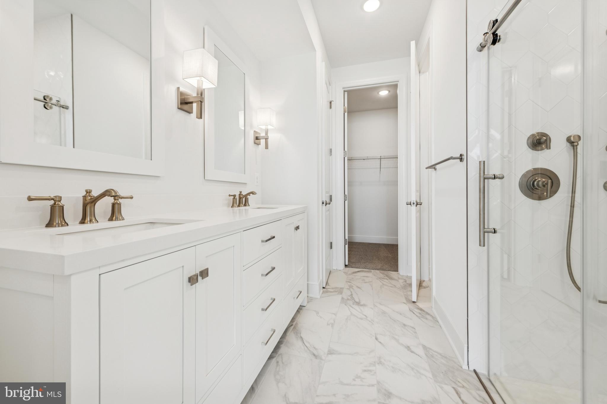 BAY KNOLLS - Residential