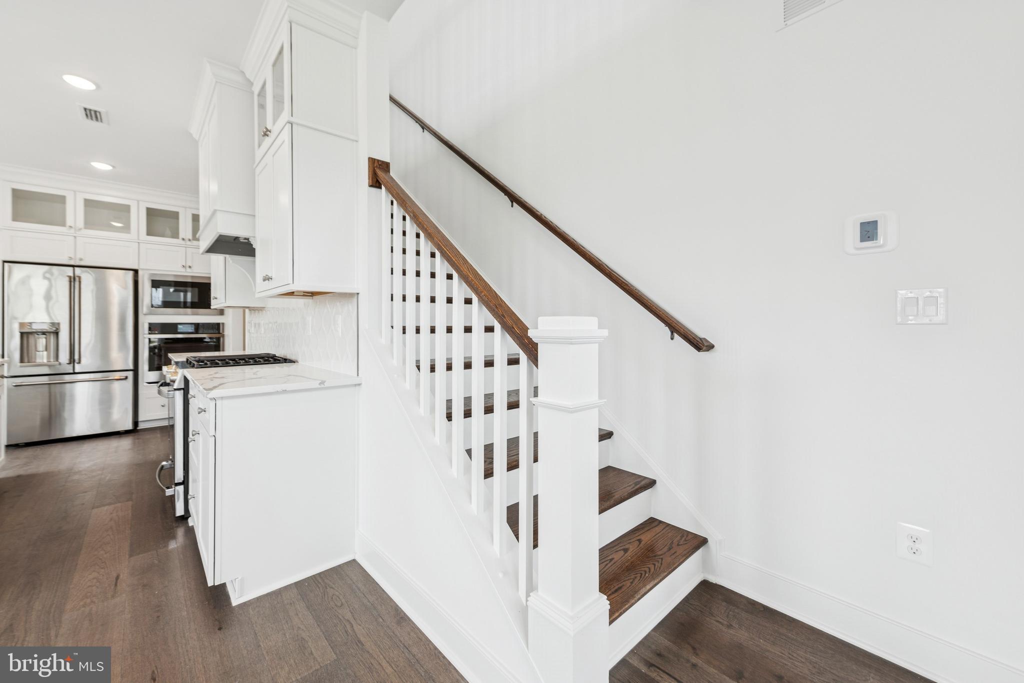 BAY KNOLLS - Residential