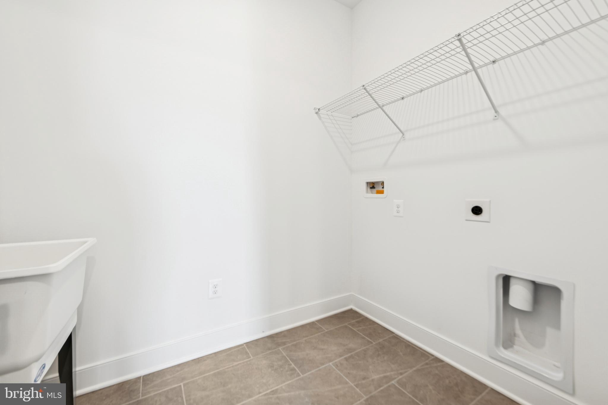 BAY KNOLLS - Residential