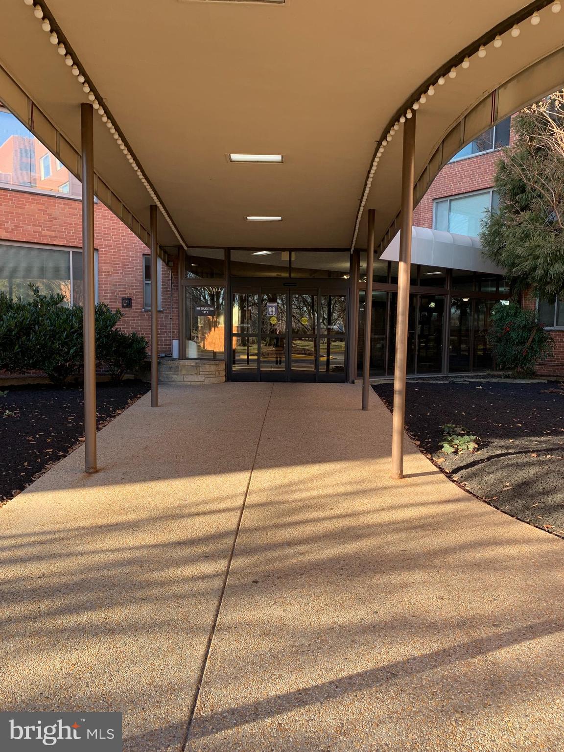 RIVER PLACE WEST - Residential Lease