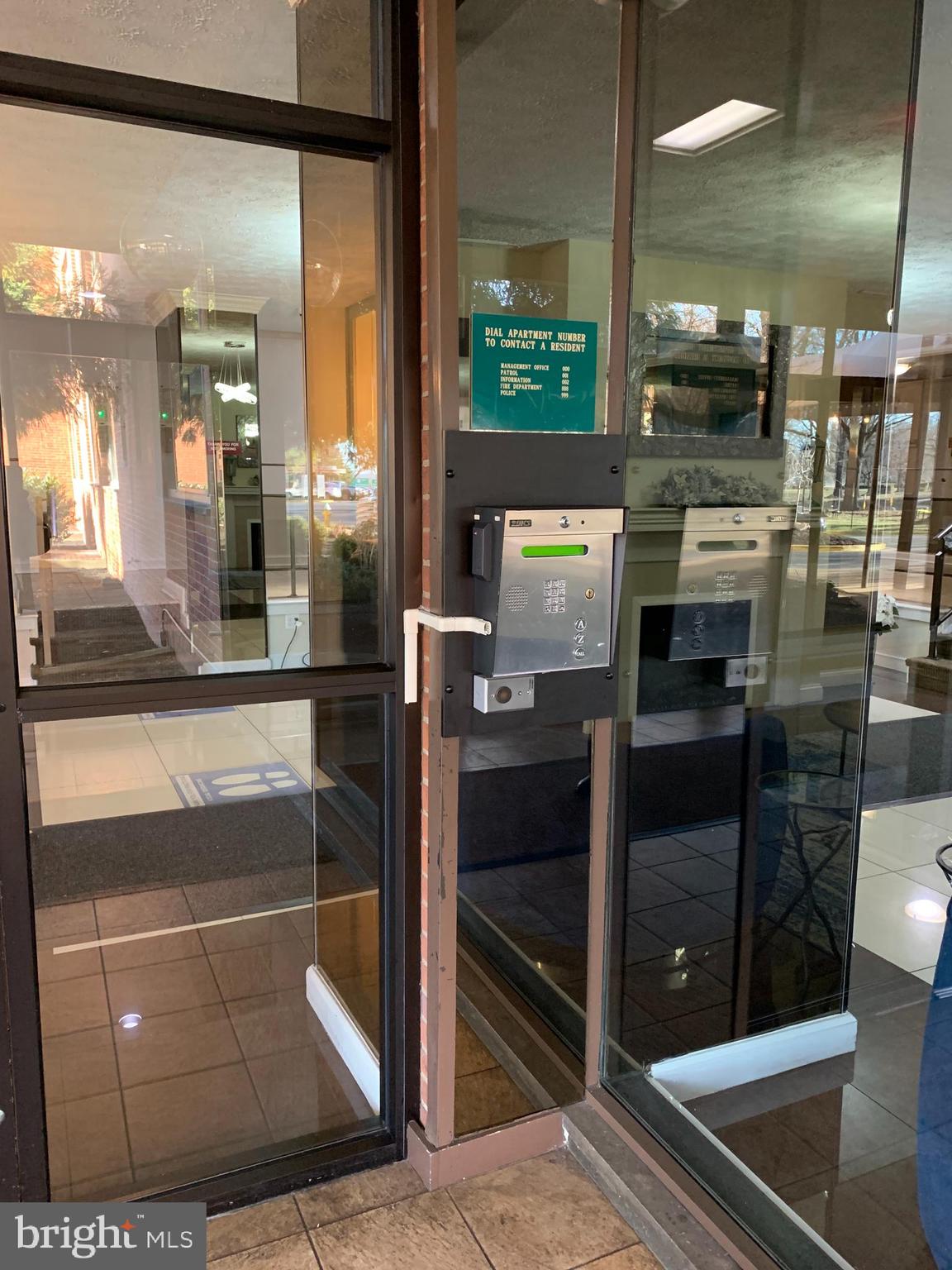 RIVER PLACE WEST - Residential Lease