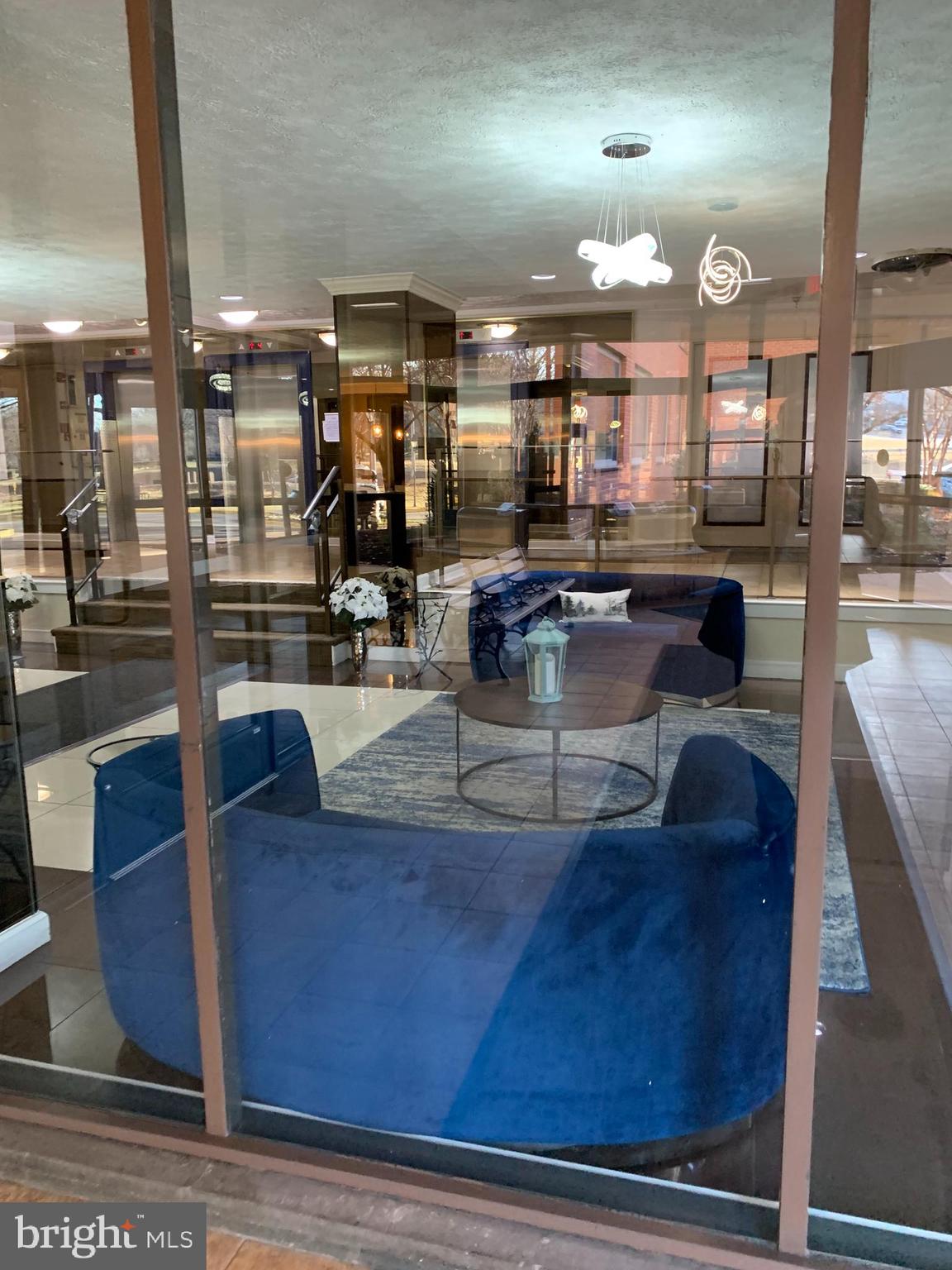 RIVER PLACE WEST - Residential Lease