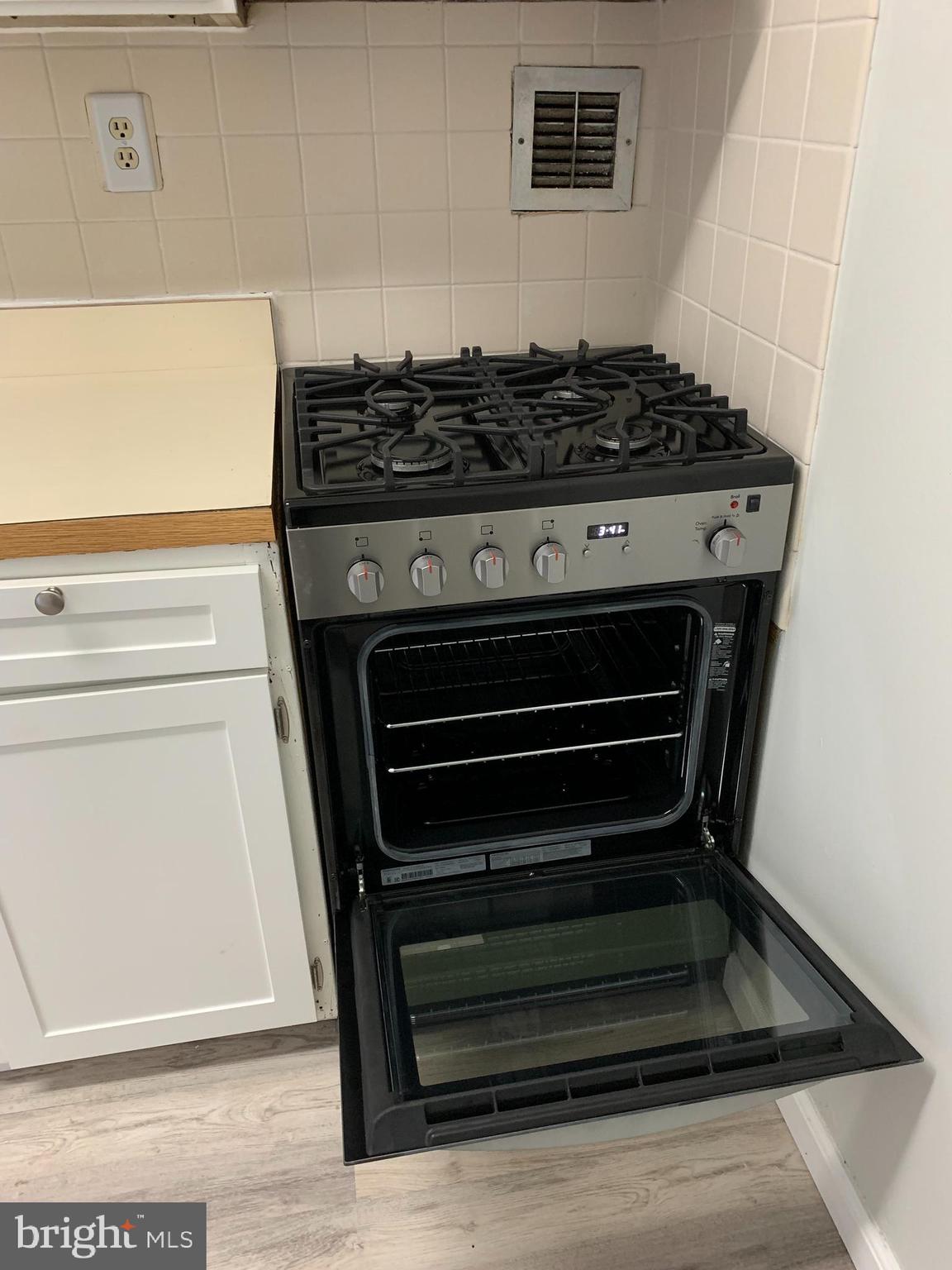 RIVER PLACE WEST - Residential Lease