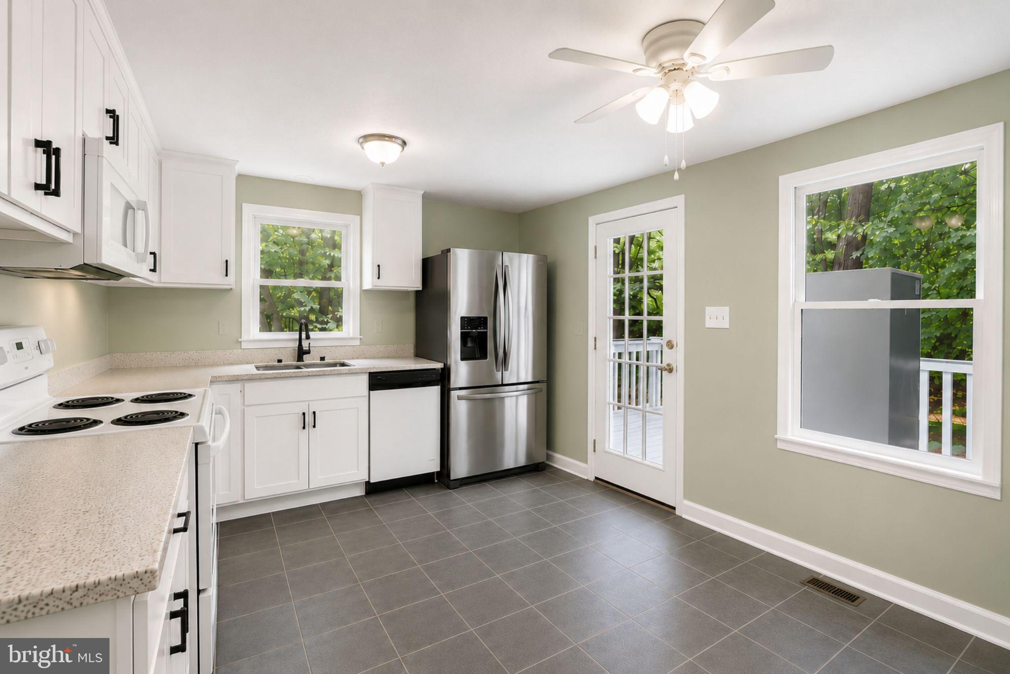 544 ROCKBRIDGE DRIVE SE