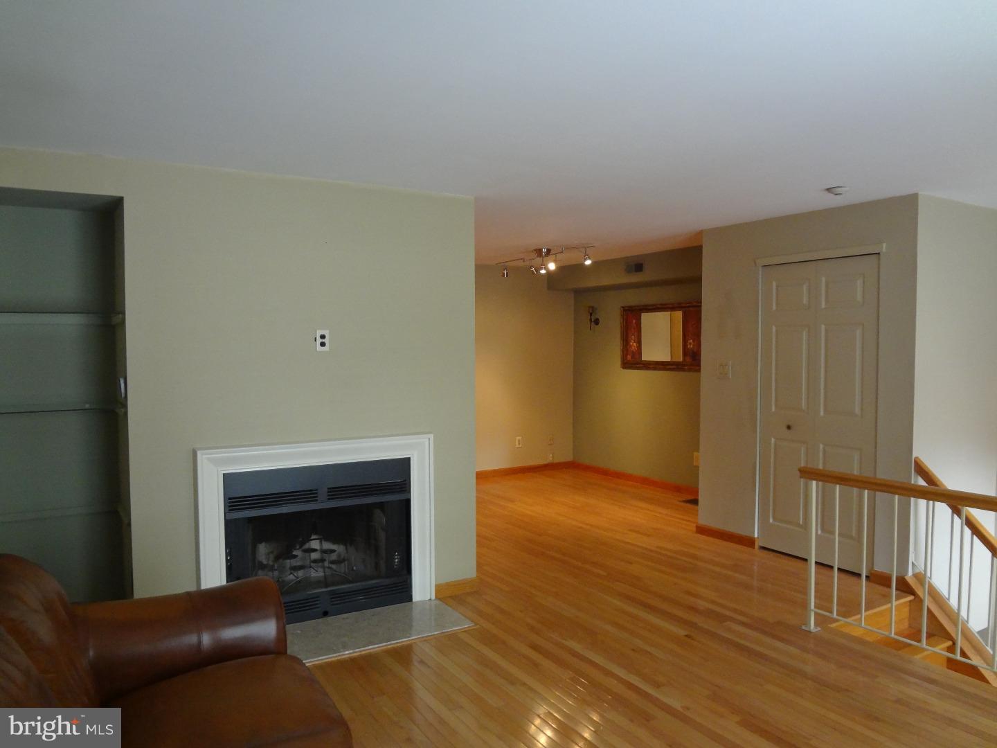 ART MUSEUM AREA - Residential Lease