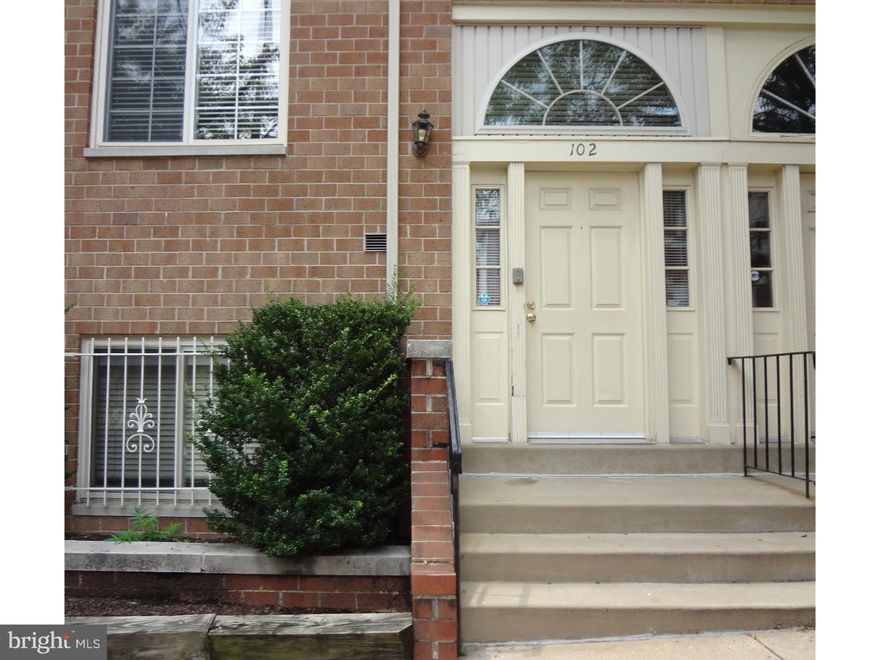 Welcome to 700 N. Pennock!  Unit 102 resides at the Greenshire on the Park Condominiums.  Just blocks away from the Art Museum surrounded by the history & the radiant yet charming culture of Fairmont.  Upon entrance you are greeted by your extended living room with broad windows and a fireplace leading you into your open kitchen and dining room. An ideal space for intimate entertaining & social gatherings. A few more steps and your master bedroom with walk-in closet awaits.  One full bathroom & ample storage finish off the main level.  The lower level is complete with the second bedroom and full bath, followed by the laundry room and garage.  This unit is pet friendly & move in ready!