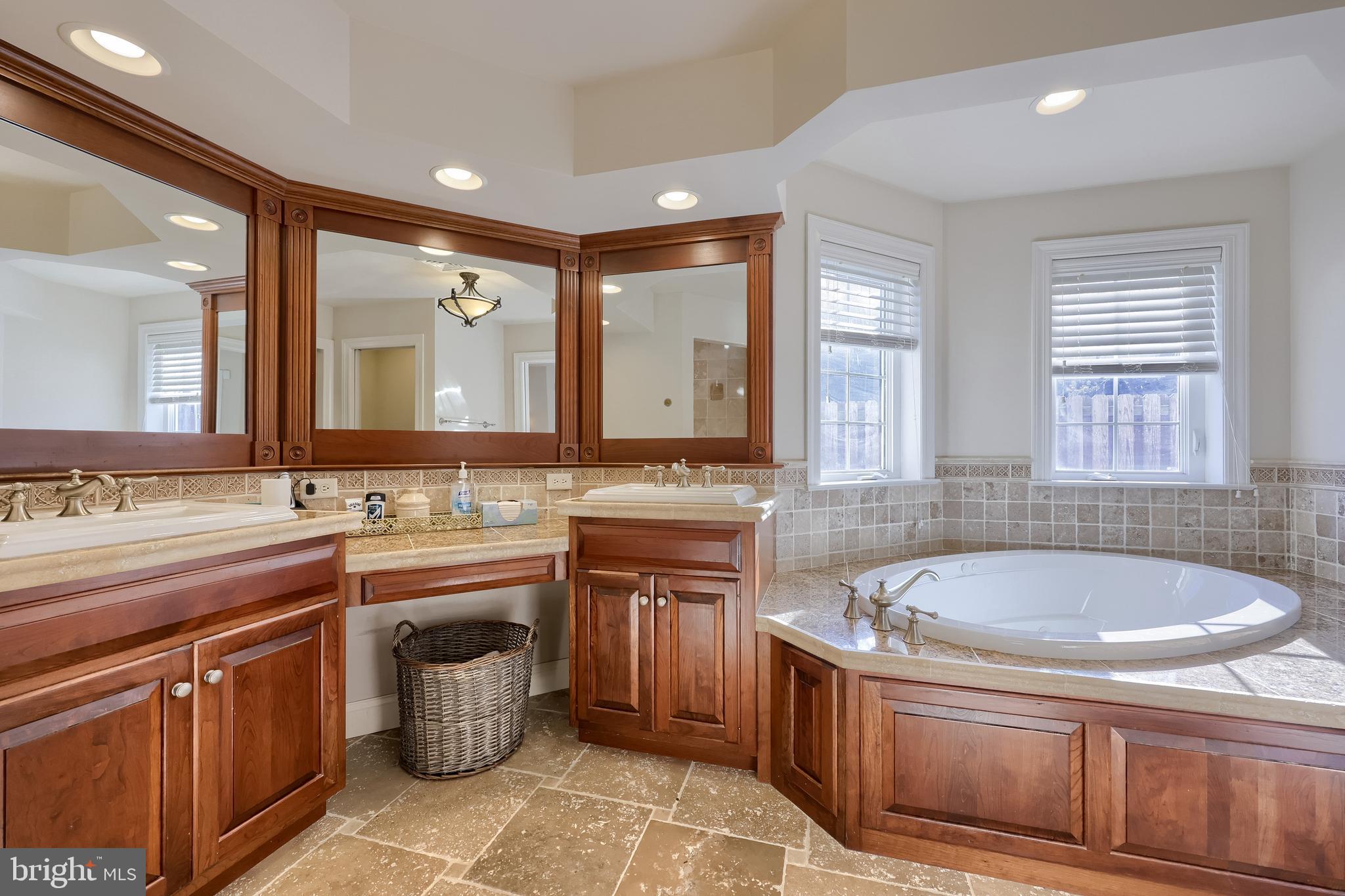 COLONY CHASE - Residential