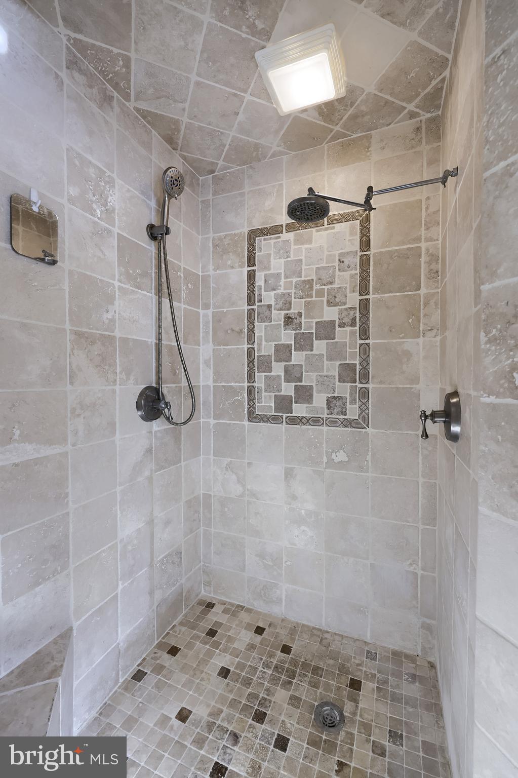 COLONY CHASE - Residential