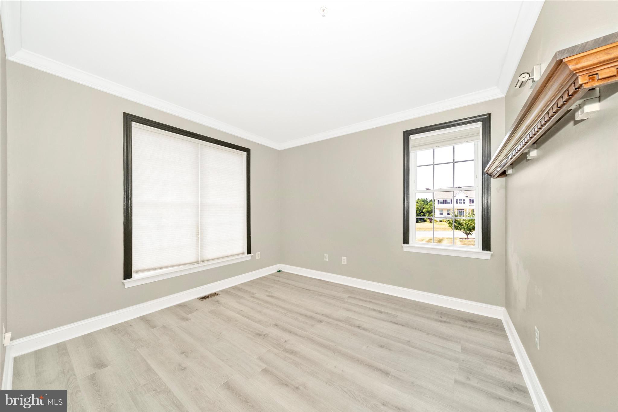 ROYAL OAKS - Residential