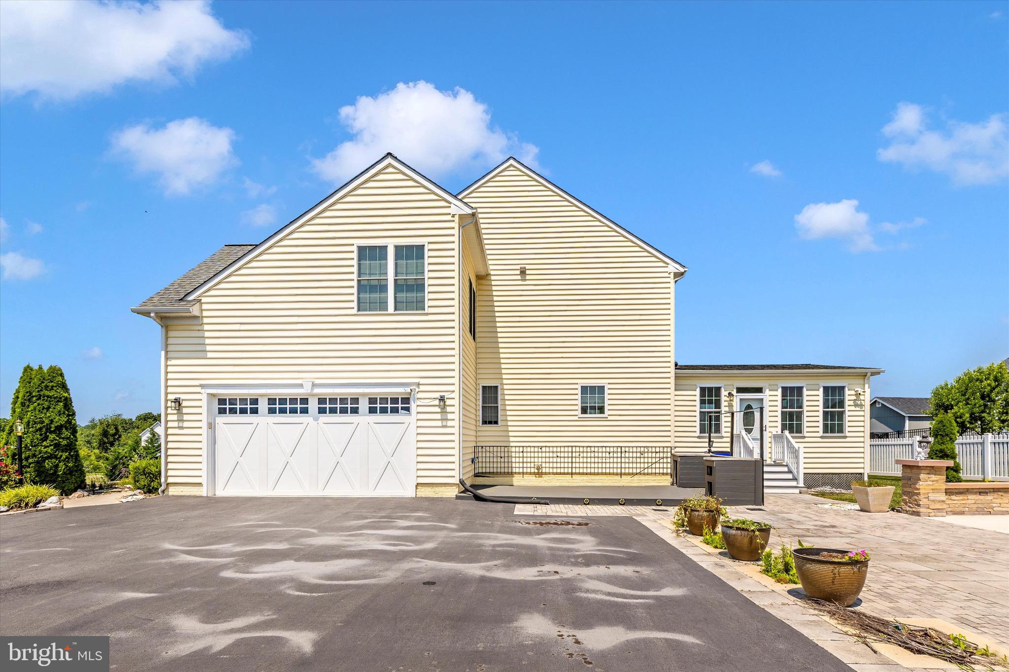 ROYAL OAKS - Residential