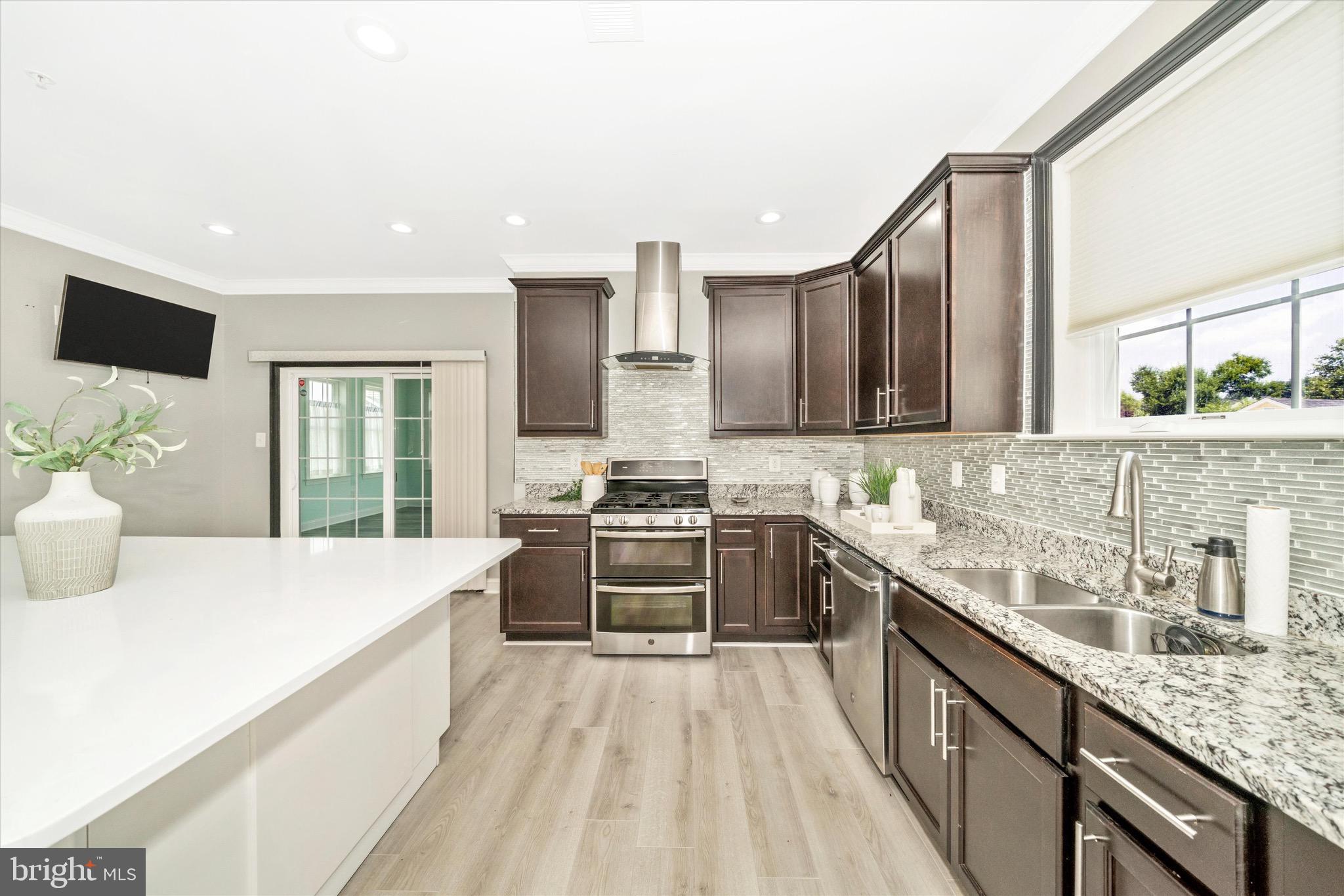 ROYAL OAKS - Residential