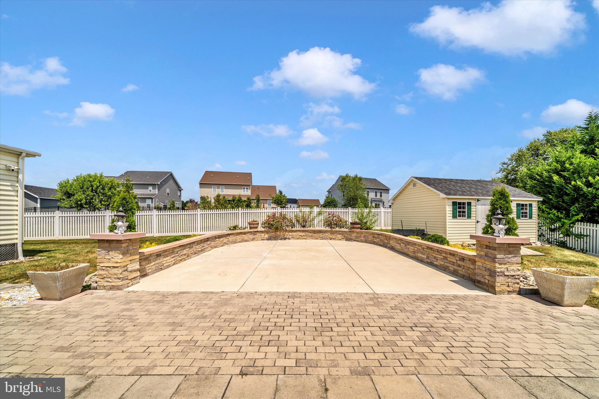 ROYAL OAKS - Residential