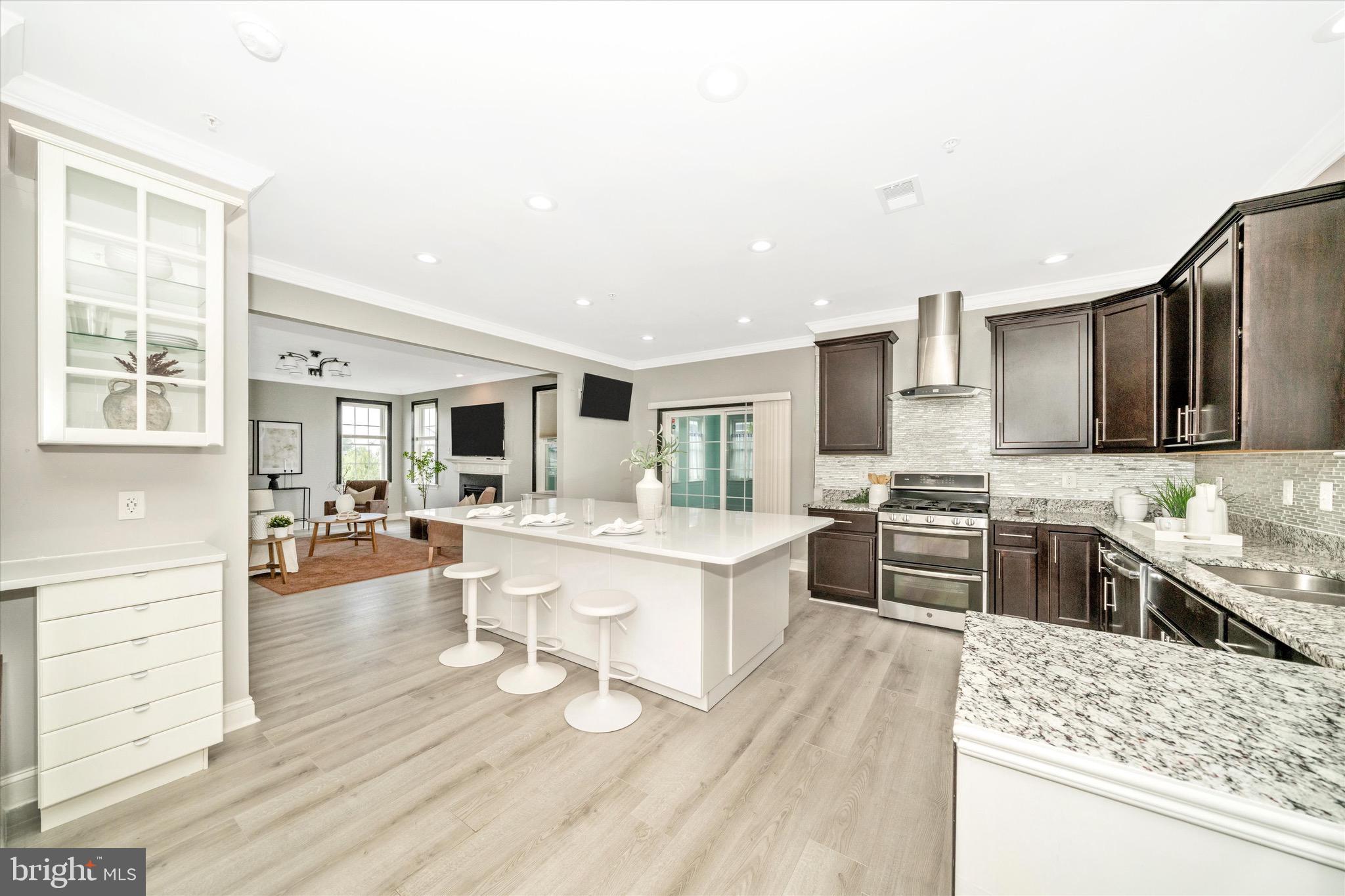 ROYAL OAKS - Residential