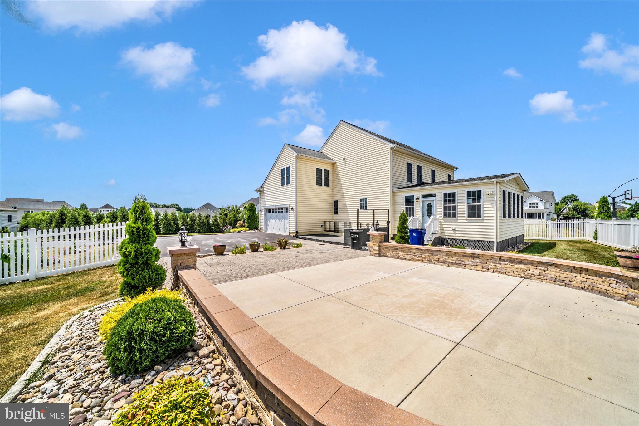 ROYAL OAKS - Residential