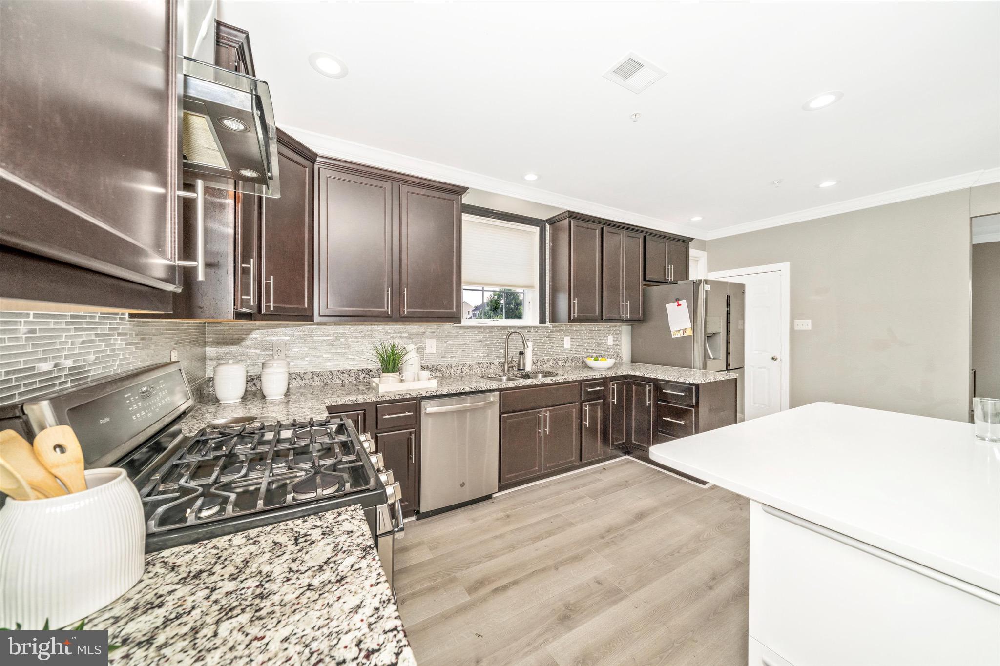 ROYAL OAKS - Residential