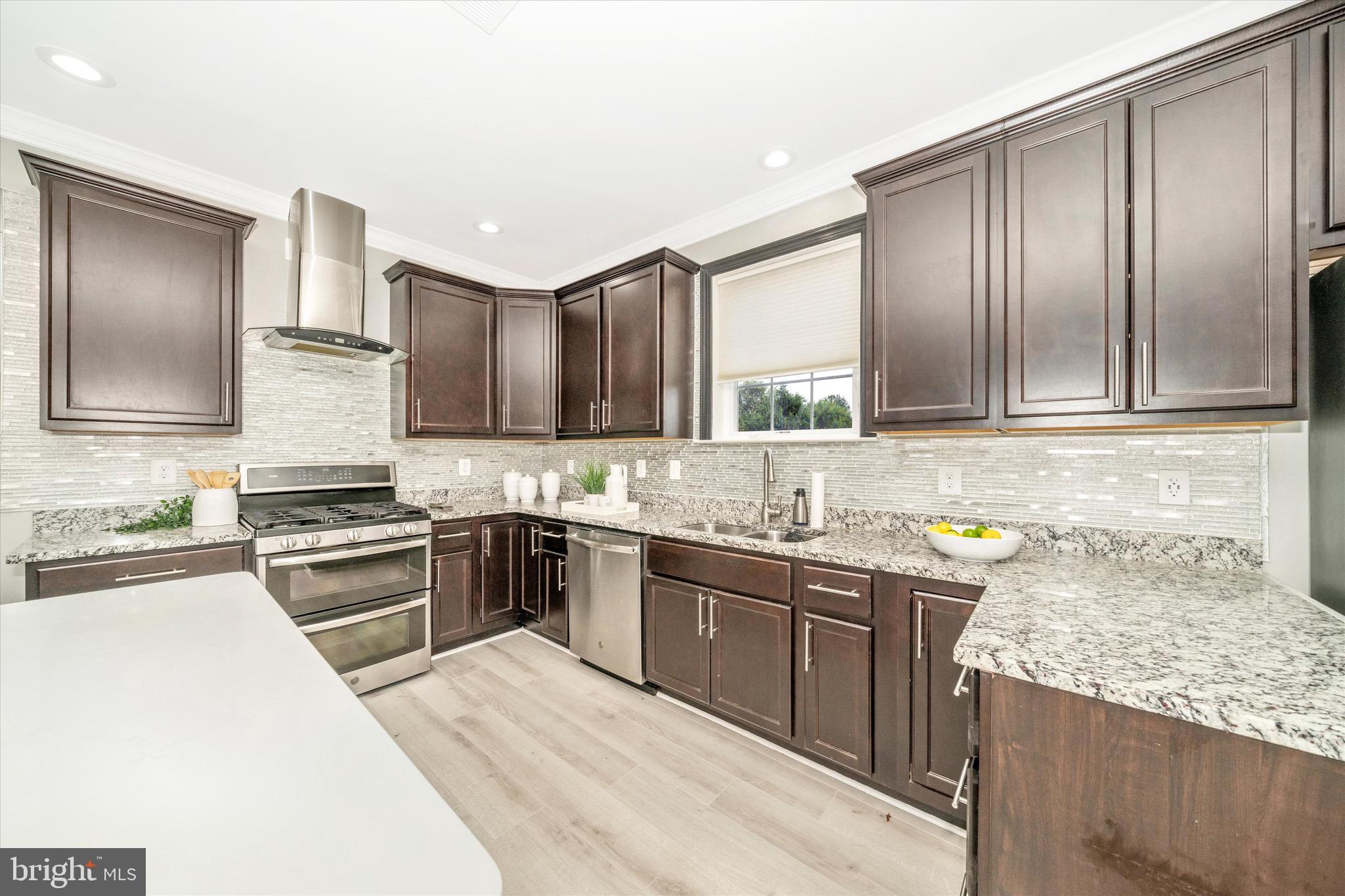 ROYAL OAKS - Residential