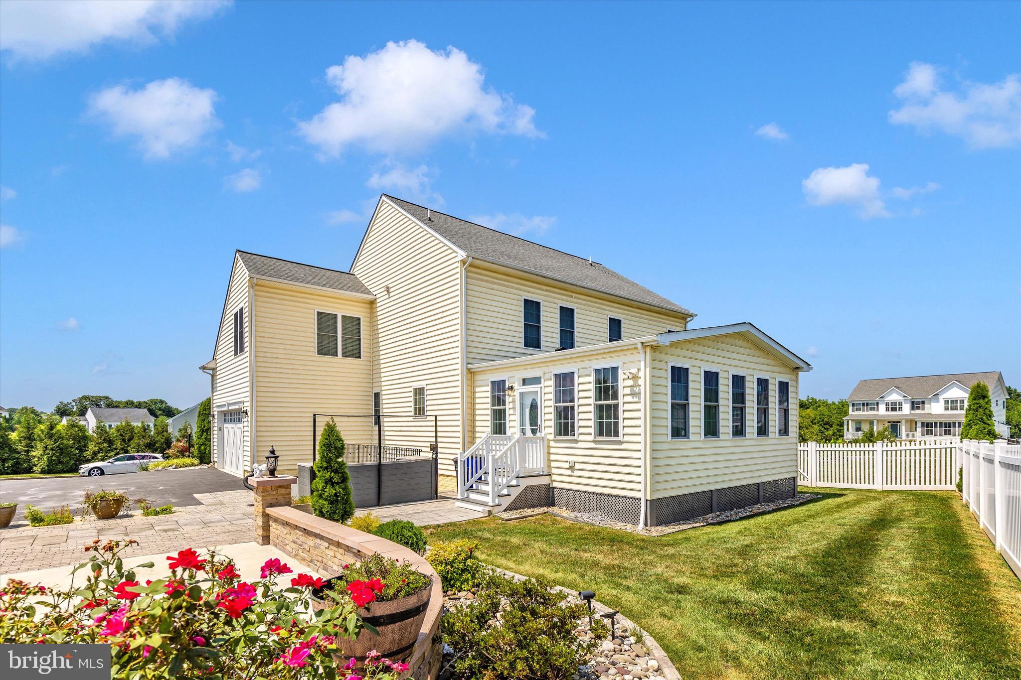 ROYAL OAKS - Residential