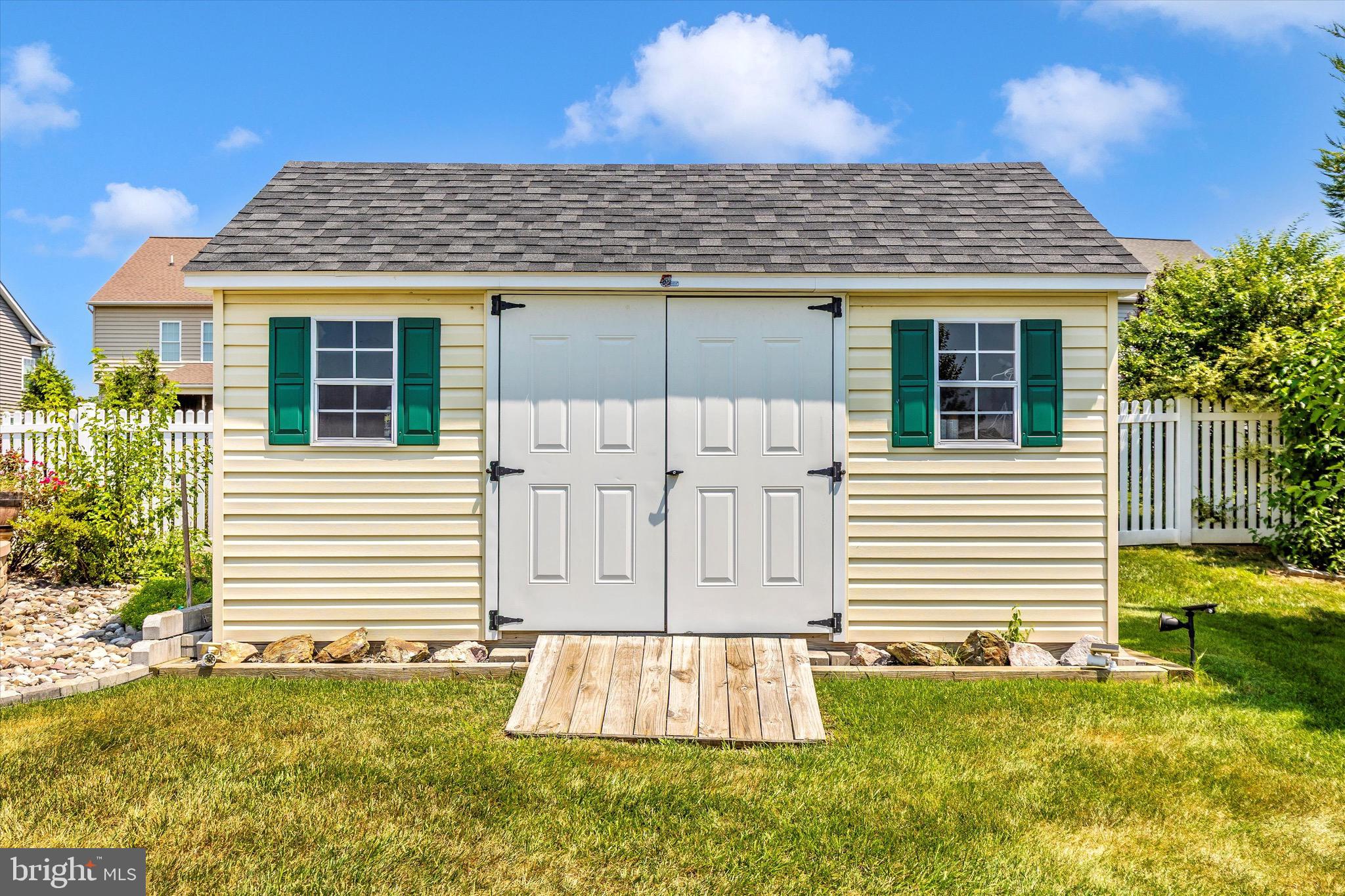 ROYAL OAKS - Residential